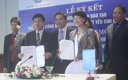 Đào tạo kiến thức CNTT thiết yếu cho hệ thống lãnh đạo - 1 Đào tạo kiến thức CNTT thiết yếu cho hệ thống lãnh đạo - 1