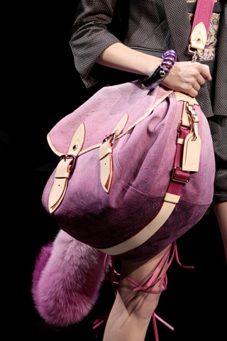 BST túi Louis Vuitton xuân hè 2010 - 21