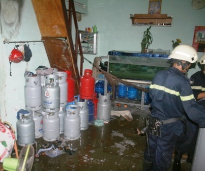 Nổ đại lý gas, 3 người bỏng nặng - 2 Nổ đại lý gas, 3 người bỏng nặng - 2
