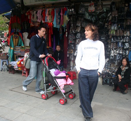 Sạch bóng “nữ quái”, du khách thảnh thơi thăm phố cổ - 6