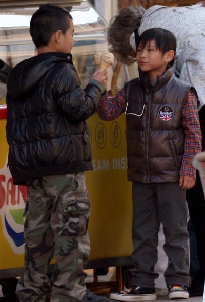 Gia đình Brad Pitt vui chơi tại Ý - 8 Gia đình Brad Pitt vui chơi tại Ý - 8