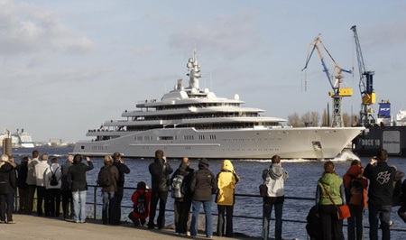 Ngắm siêu du thuyền 500 triệu USD của tỷ phú Abramovich - 6 Ngắm siêu du thuyền 500 triệu USD của tỷ phú Abramovich - 6