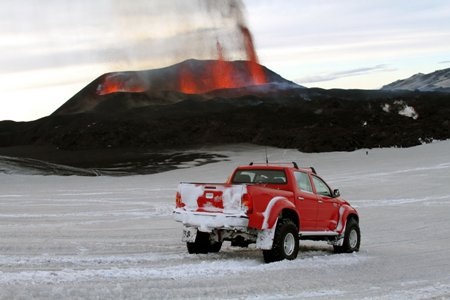 Toyota Hilux đùa với lửa - 2 Toyota Hilux đùa với lửa - 2