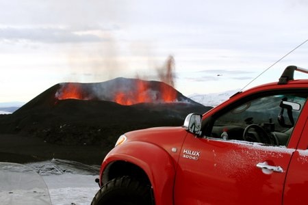 Toyota Hilux đùa với lửa - 3 Toyota Hilux đùa với lửa - 3