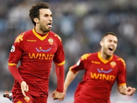 Thắng nghẹt thở Lazio, AS Roma nắm lại ngôi đầu - 3 Thắng nghẹt thở Lazio, AS Roma nắm lại ngôi đầu - 3