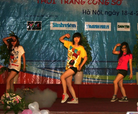 Đêm hội thời trang ĐH Kinh tế Quốc dân - 13 Đêm hội thời trang ĐH Kinh tế Quốc dân - 13