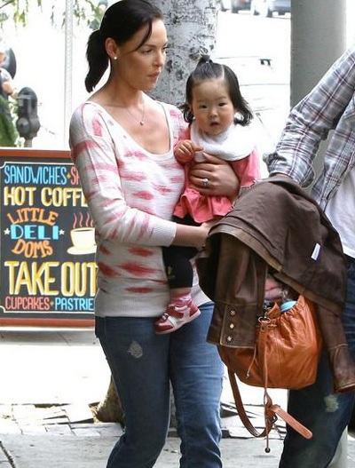 Katherine Heigl khoe con gái đã biết đi - 1