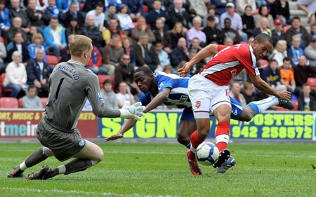 Thua ngược Wigan, Arsenal hết cửa “mơ” vô địch - 2 Thua ngược Wigan, Arsenal hết cửa “mơ” vô địch - 2