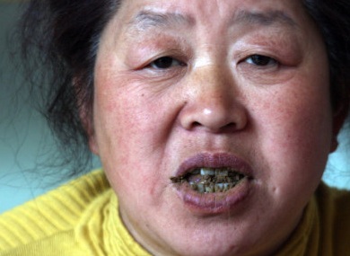 Người phụ nữ hơn 40 năm ăn đất - 1 Người phụ nữ hơn 40 năm ăn đất - 1