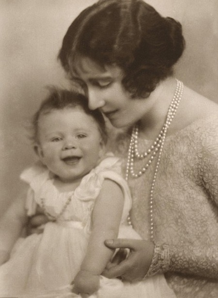 Tiết lộ ảnh ngộ nghĩnh thời thơ ấu của Nữ hoàng Anh - 7