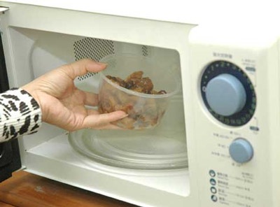 Những lưu ý quan trọng khi dùng đồ nhựa đựng thực phẩm - 1 Những lưu ý quan trọng khi dùng đồ nhựa đựng thực phẩm - 1