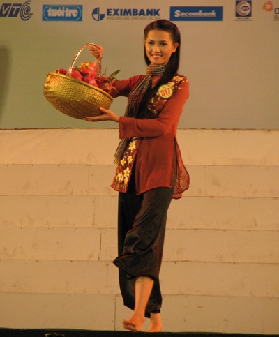 Người đẹp Tiền Giang đoạt giải “Duyên dáng miệt vườn” - 2