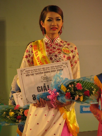 Người đẹp Tiền Giang đoạt giải “Duyên dáng miệt vườn” - 9