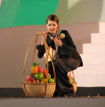 Người đẹp Tiền Giang đoạt giải “Duyên dáng miệt vườn” - 1