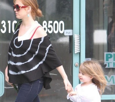 “Tín đồ shopping” Isla Fisher mang thai lần hai - 3 “Tín đồ shopping” Isla Fisher mang thai lần hai - 3