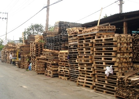 Ẩn họa cháy nổ từ những vựa ve chai - 2 Ẩn họa cháy nổ từ những vựa ve chai - 2