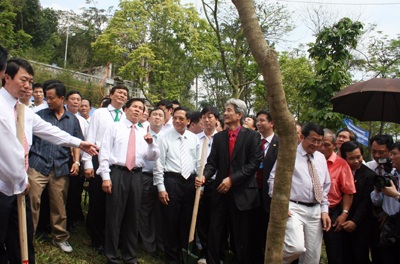 Chủ tịch nước trồng cây tri ân Quốc tổ Hùng Vương - 2