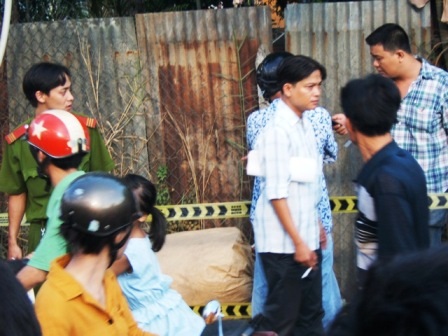 Xác chết nữ trong bao tải bên đường - 1