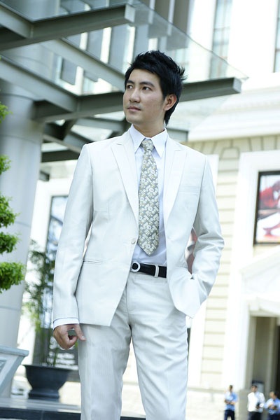 Nguyễn Phi Hùng sáng tác nhạc làm từ thiện - 1 Nguyễn Phi Hùng sáng tác nhạc làm từ thiện - 1