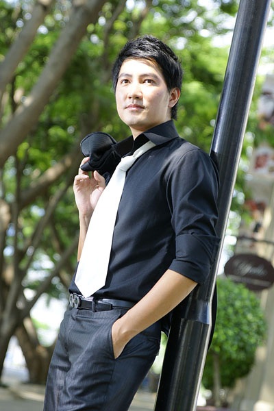 Nguyễn Phi Hùng sáng tác nhạc làm từ thiện - 2 Nguyễn Phi Hùng sáng tác nhạc làm từ thiện - 2