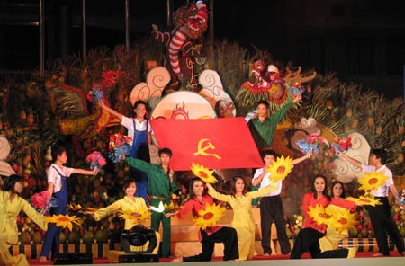 HS, SV Tiền Giang hát mừng Festival Trái cây Việt Nam - 2 HS, SV Tiền Giang hát mừng Festival Trái cây Việt Nam - 2