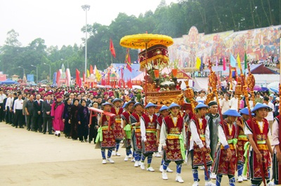 Thành kính dâng hương tưởng nhớ Quốc tổ Hùng Vương - 8 Thành kính dâng hương tưởng nhớ Quốc tổ Hùng Vương - 8