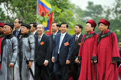 Thành kính dâng hương tưởng nhớ Quốc tổ Hùng Vương - 5 Thành kính dâng hương tưởng nhớ Quốc tổ Hùng Vương - 5