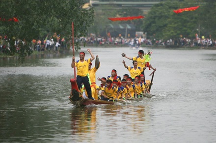 Khéo léo, quyết liệt chống chèo ở làng Đăm - 14 Khéo léo, quyết liệt chống chèo ở làng Đăm - 14