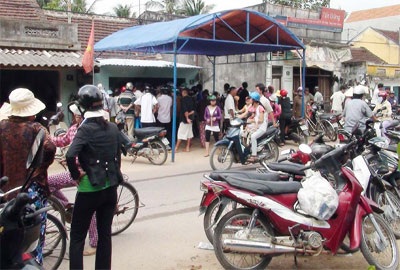 Bình Định: Cứa cổ vợ rồi tự sát - 1 Bình Định: Cứa cổ vợ rồi tự sát - 1