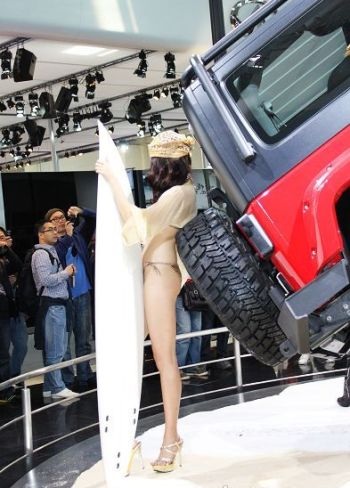 Nóng bỏng kiều nữ Jeep Wrangler - 12 Nóng bỏng kiều nữ Jeep Wrangler - 12