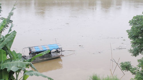 Mưa to kéo dài, sông Hồng xuất hiện lũ lớn đầu mùa - 1 Mưa to kéo dài, sông Hồng xuất hiện lũ lớn đầu mùa - 1