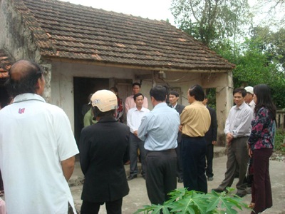 Những món quà đầu tiên đến với bé lớp 3 "khất thực" nuôi cha mẹ  - 1