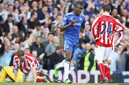 "Hủy diệt" Stoke, Chelsea tái chiếm ngôi đầu của MU - 2 "Hủy diệt" Stoke, Chelsea tái chiếm ngôi đầu của MU - 2