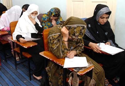 80 nữ sinh Afghanistan bị ốm do hít phải khí lạ - 1 80 nữ sinh Afghanistan bị ốm do hít phải khí lạ - 1