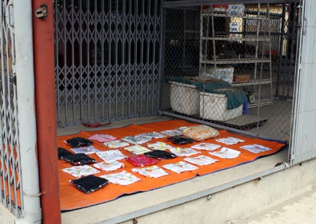 Chợ tiền tỷ 3 năm nằm “thoi thóp” - 3