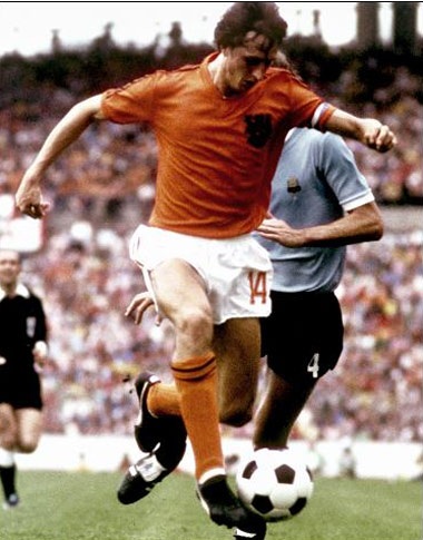 Những “số 10” vĩ đại nhất của bóng đá thế giới - 3