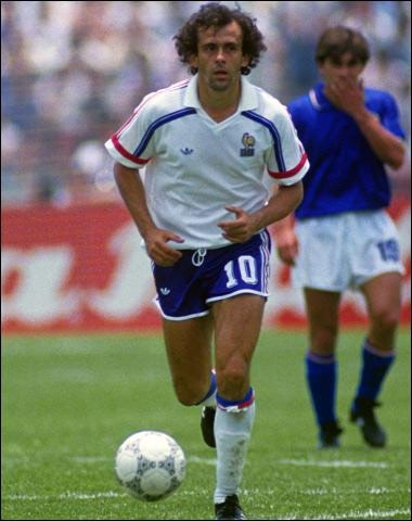 Những “số 10” vĩ đại nhất của bóng đá thế giới - 5