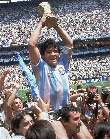 Những “số 10” vĩ đại nhất của bóng đá thế giới - 2