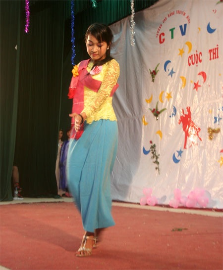 Lê Thị Ngọc Hân - Nữ sinh thanh lịch nhất trường Truyền hình - 4 Lê Thị Ngọc Hân - Nữ sinh thanh lịch nhất trường Truyền hình - 4