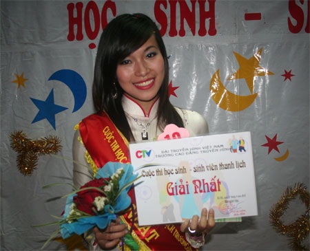 Lê Thị Ngọc Hân - Nữ sinh thanh lịch nhất trường Truyền hình - 1 Lê Thị Ngọc Hân - Nữ sinh thanh lịch nhất trường Truyền hình - 1