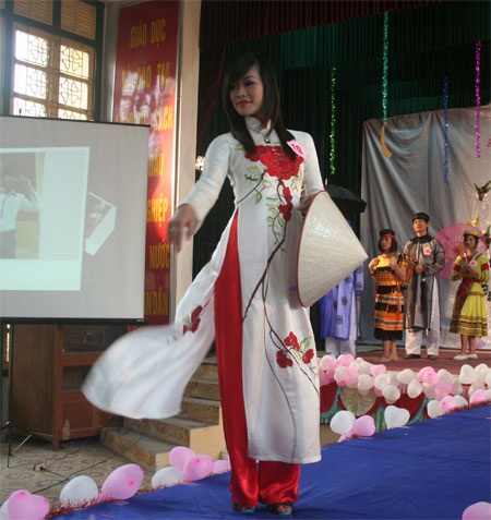 Lê Thị Ngọc Hân - Nữ sinh thanh lịch nhất trường Truyền hình - 2 Lê Thị Ngọc Hân - Nữ sinh thanh lịch nhất trường Truyền hình - 2