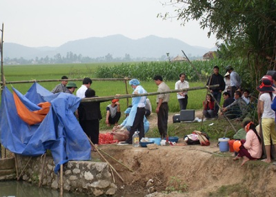 Một bác sĩ chết bên vệ đường    - 1