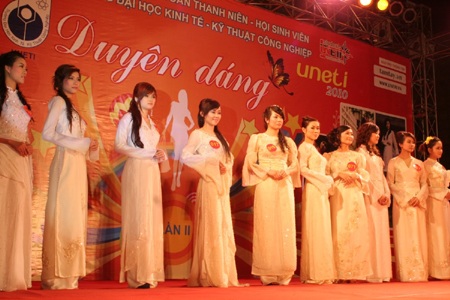 Phạm Kiều Trang - Hoa khôi trường Kinh tế kỹ thuật Công nghiệp - 1 Phạm Kiều Trang - Hoa khôi trường Kinh tế kỹ thuật Công nghiệp - 1