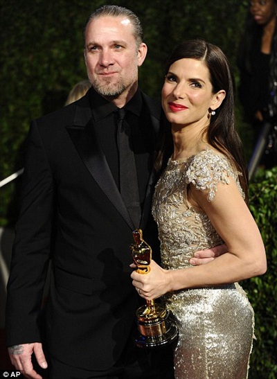 Sandra Bullock bất ngờ khoe con nuôi - 2 Sandra Bullock bất ngờ khoe con nuôi - 2