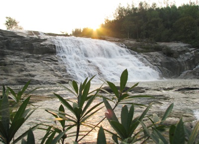 Vẻ đẹp hoang sơ của thác Sao Va - 1