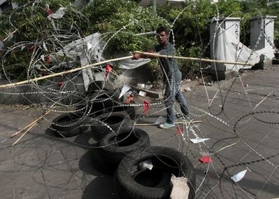 Thái Lan: "Áo đỏ" đụng độ với quân đội, 1 binh sỹ thiệt mạng - 1