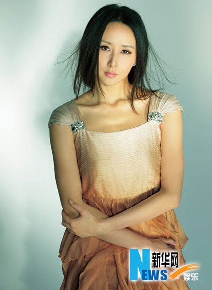 Vẻ đẹp búp bê của “bà mẹ một con” Hồ Tịnh - 1