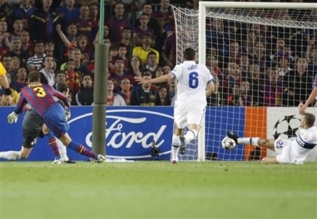 Tử chiến với 10 người, Inter “đá bay” Barca khỏi Bán kết - 3 Tử chiến với 10 người, Inter “đá bay” Barca khỏi Bán kết - 3