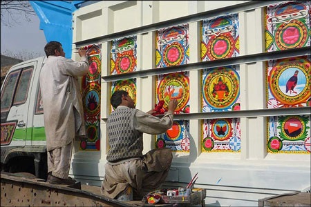 Nghệ thuật vẽ tranh xe độc đáo ở Pakistan - 4