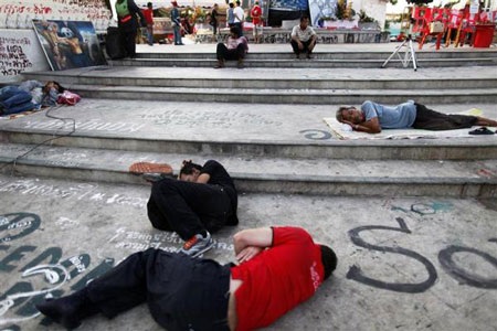 Thâm nhập “phòng tuyến” của người biểu tình “áo đỏ” - 13